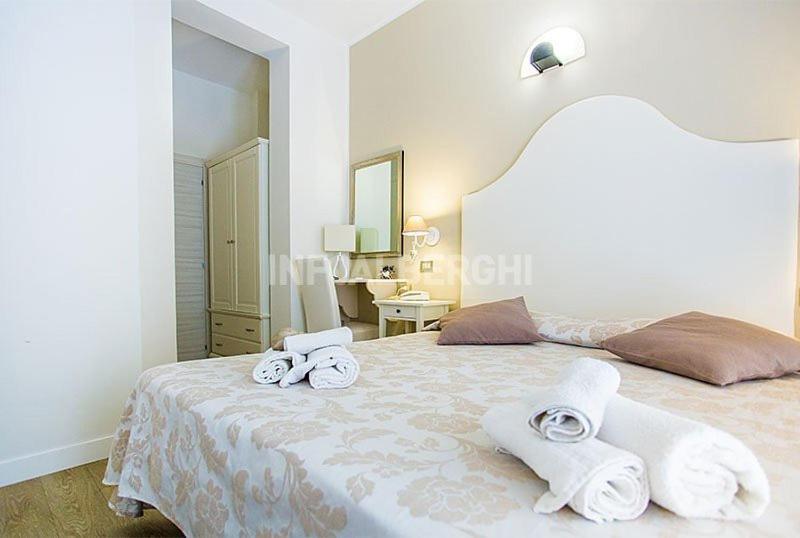 Hotel Ermeti B&B Brunch Riccione Exteriör bild