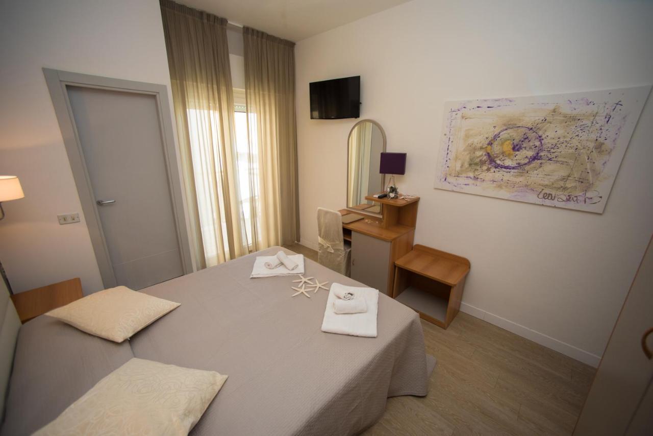 Hotel Ermeti B&B Brunch Riccione Exteriör bild