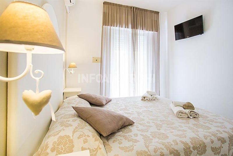 Hotel Ermeti B&B Brunch Riccione Exteriör bild