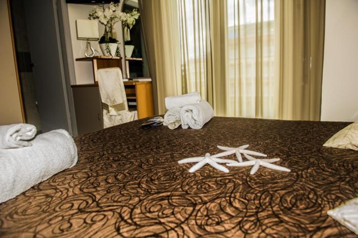 Hotel Ermeti B&B Brunch Riccione Exteriör bild