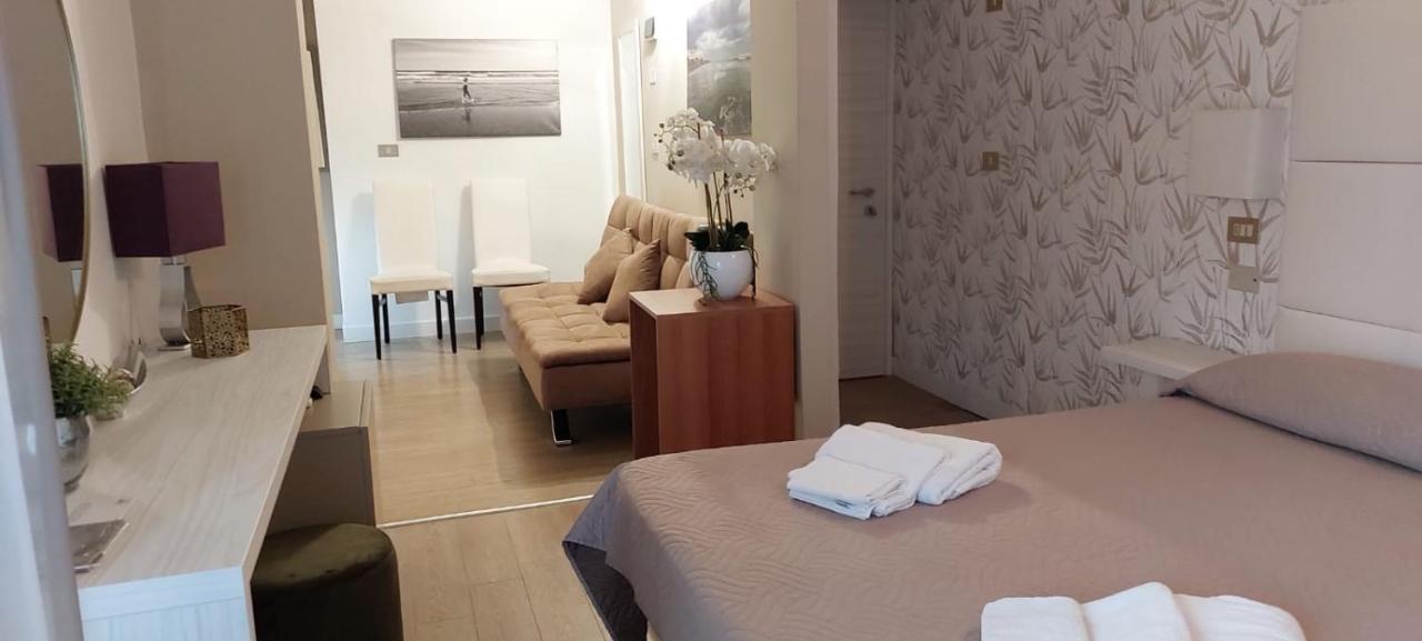 Hotel Ermeti B&B Brunch Riccione Exteriör bild