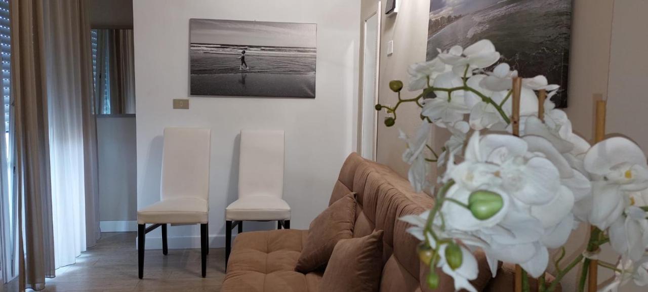 Hotel Ermeti B&B Brunch Riccione Exteriör bild