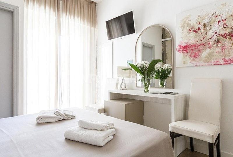Hotel Ermeti B&B Brunch Riccione Exteriör bild