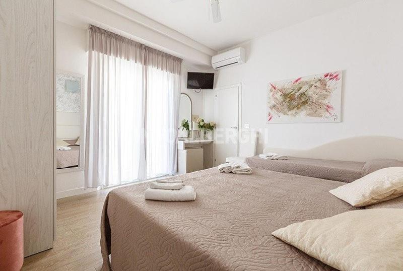 Hotel Ermeti B&B Brunch Riccione Exteriör bild