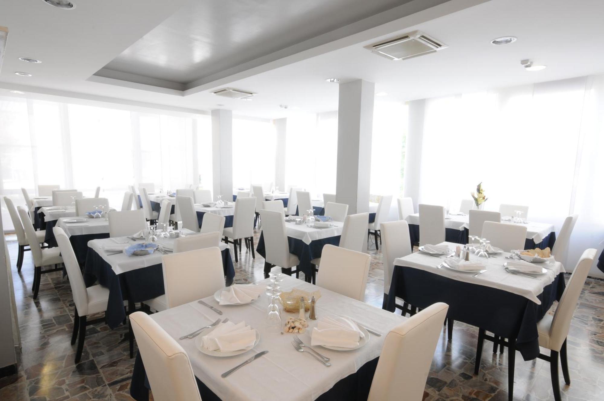 Hotel Ermeti B&B Brunch Riccione Exteriör bild