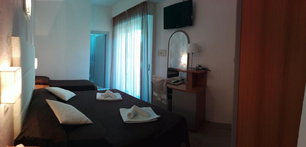 Hotel Ermeti B&B Brunch Riccione Exteriör bild