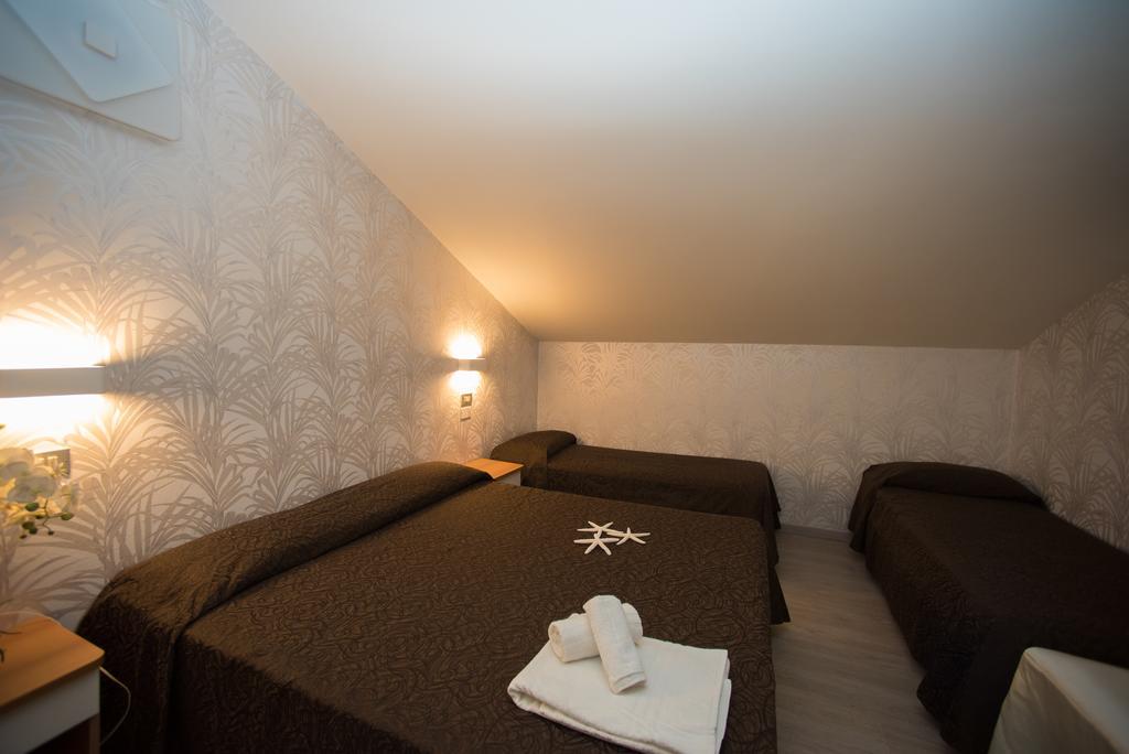Hotel Ermeti B&B Brunch Riccione Exteriör bild