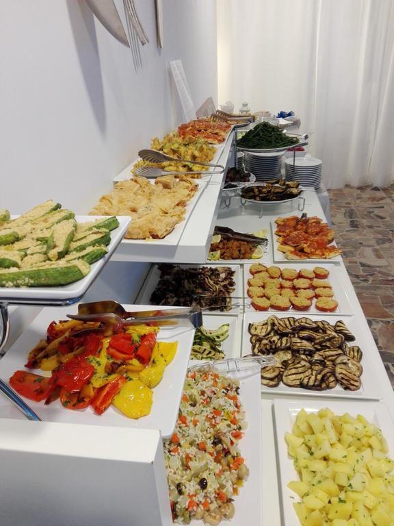 Hotel Ermeti B&B Brunch Riccione Exteriör bild