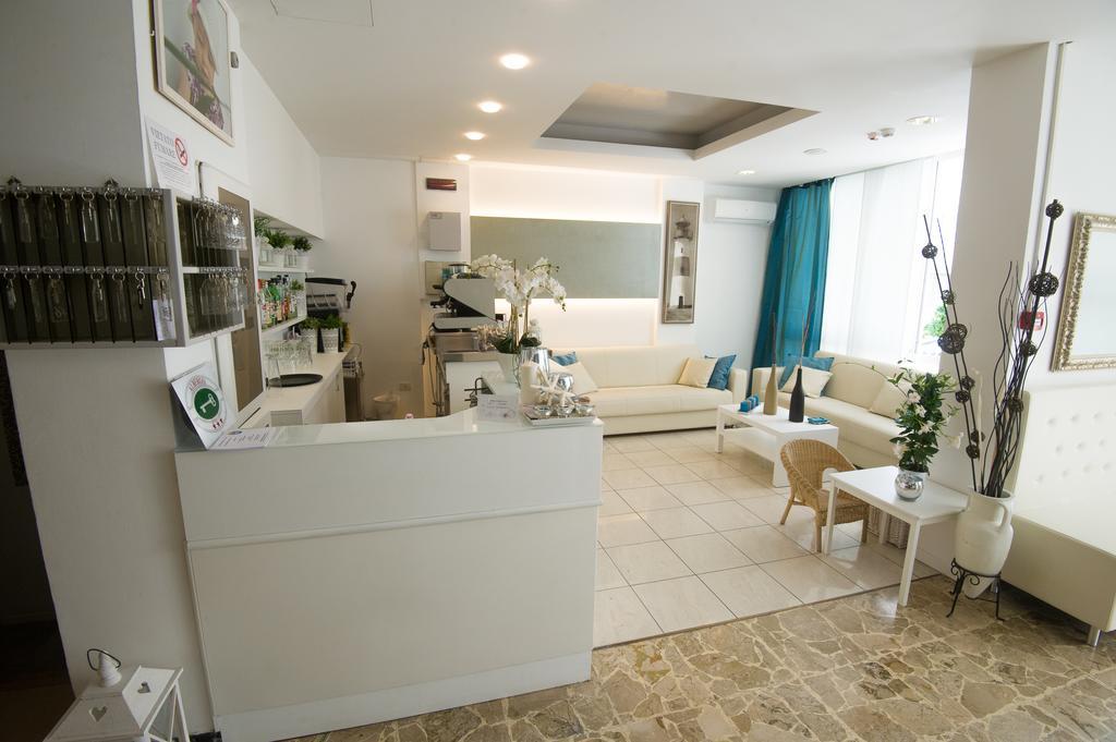 Hotel Ermeti B&B Brunch Riccione Exteriör bild