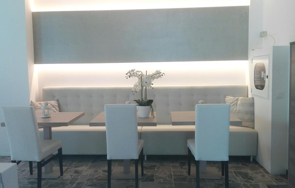 Hotel Ermeti B&B Brunch Riccione Exteriör bild