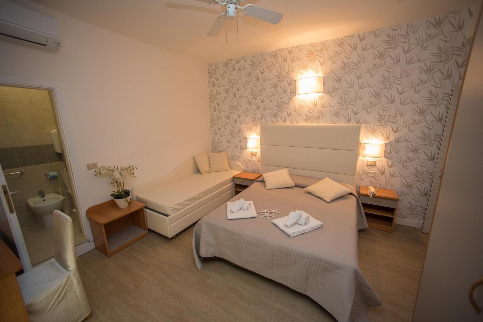 Hotel Ermeti B&B Brunch Riccione Exteriör bild