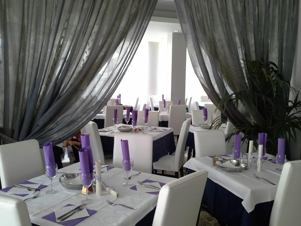 Hotel Ermeti B&B Brunch Riccione Exteriör bild