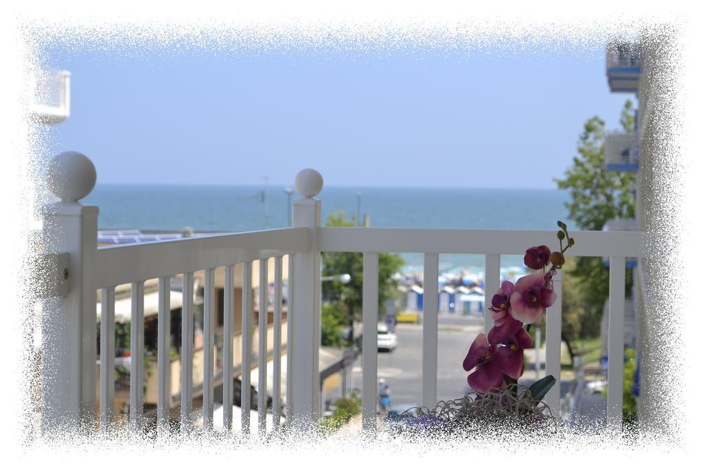 Hotel Ermeti B&B Brunch Riccione Exteriör bild